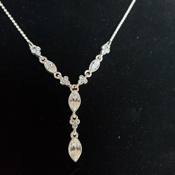 Monet Silver Toned Chain Necklace Rhinestone Dangle Charm 18 Inch - Picture 5 of 8